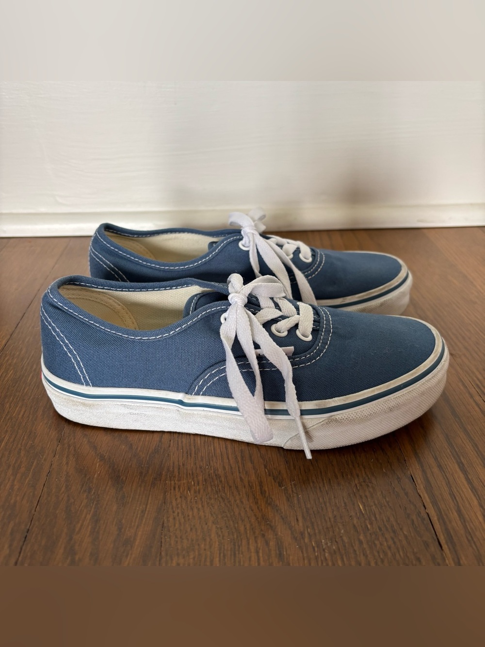 Vans Youth Authentic Low-Top Sneakers in Blue with White Laces